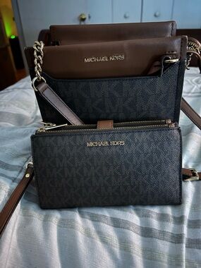 Michael Kors Brown Signature Crossbody Wallet Set